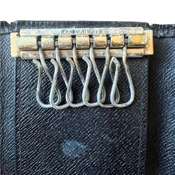 Louis Vuitton 6 Key Holder! Vintage, Pre-Loved! - Picture 10 of 12